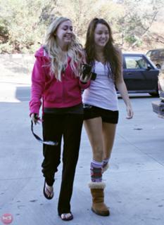 Brandi Cyrus's Feet (232094)