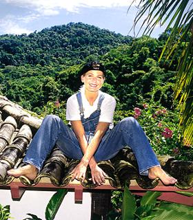 Xuxa Meneghel's Feet (295268)
