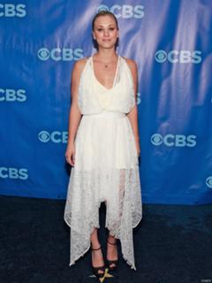 Kaley Cuoco's Feet (421115)