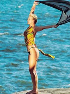 Xuxa Meneghel's Feet (464738)