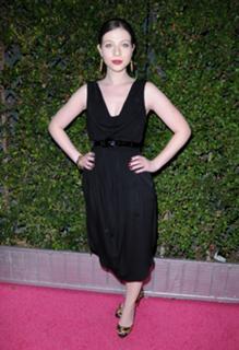 Michelle Trachtenberg's Feet (478084)