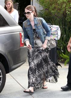 Michelle Trachtenberg's Feet (482634)