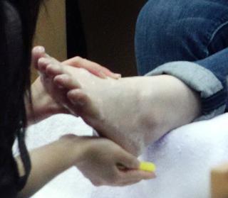 Michelle Trachtenberg's Feet (500859)