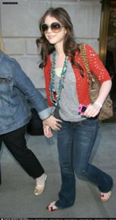 Michelle Trachtenberg's Feet (511394)