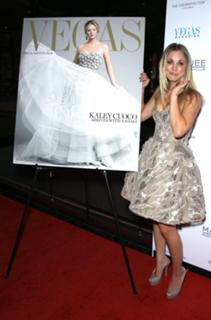 Kaley Cuoco's Feet (512349)