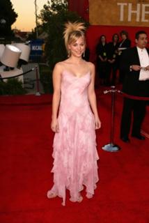 Kaley Cuoco's Feet (515478)