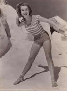 Debbie Reynolds's Feet (521563)