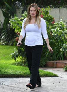 Hilary Duff's Feet (555764)