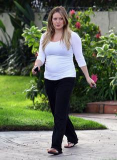 Hilary Duff's Feet (555765)