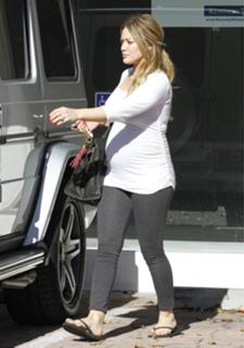 Hilary Duff's Feet (566075)