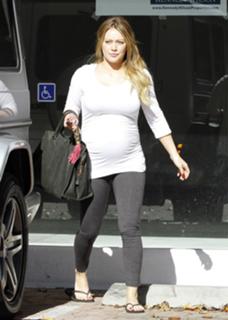 Hilary Duff's Feet (566076)