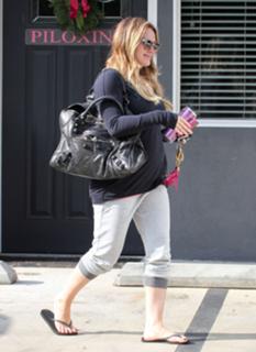 Hilary Duff's Feet (566152)