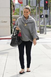 Hilary Duff's Feet (566154)