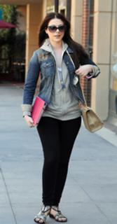 Michelle Trachtenberg's Feet (572924)