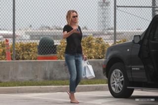 Uma Thurman's Feet (575558)