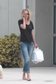 Uma Thurman's Feet (575573)