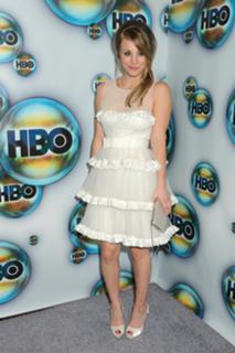 Kaley Cuoco's Feet (591360)