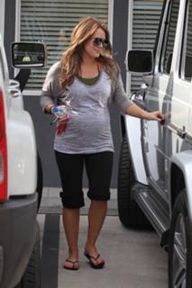 Hilary Duff's Feet (592184)