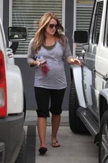 Hilary Duff's Feet (592186)