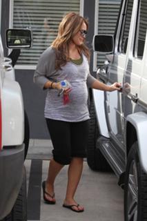 Hilary Duff's Feet (592187)