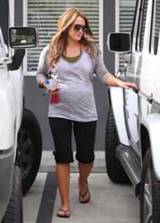 Hilary Duff's Feet (593197)