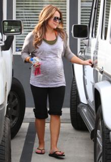Hilary Duff's Feet (593199)