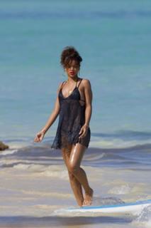 Rihanna's Feet (593340)