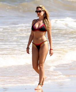 Kelly Brook's Feet (602780)