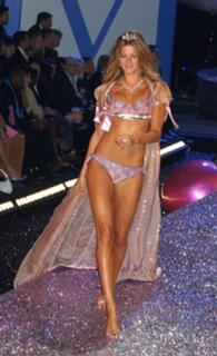 Gisele Bündchen's Feet (608159)