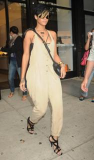 Rihanna's Feet (609536)