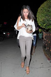 Selena Gomez's Feet (618704)