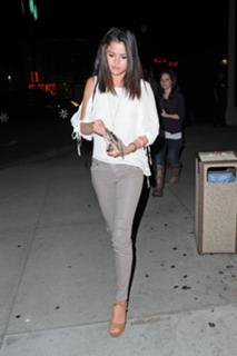 Selena Gomez's Feet (621571)