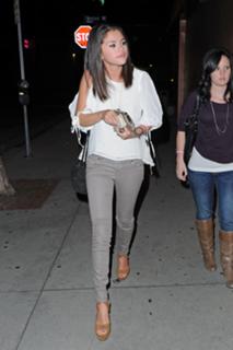 Selena Gomez's Feet (621583)