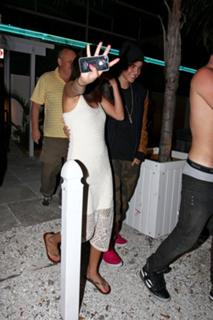 Selena Gomez's Feet (632001)