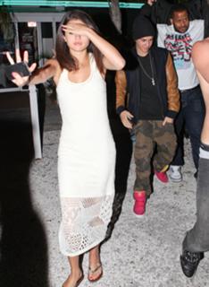 Selena Gomez's Feet (632004)