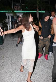Selena Gomez's Feet (632005)
