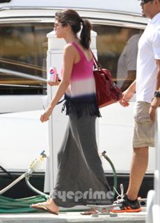 Selena Gomez's Feet (632306)