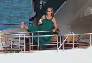 Uma Thurman's Feet (642305)