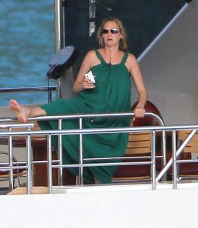 Uma Thurman's Feet (642306)
