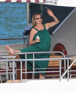 Uma Thurman's Feet (642311)