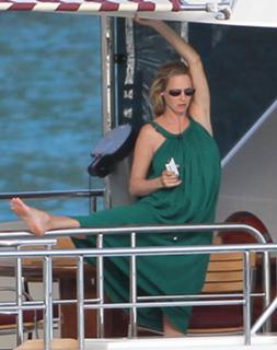 Uma Thurman's Feet (642313)