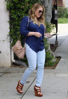 Hilary Duff's Feet (646379)