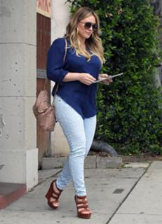 Hilary Duff's Feet (646383)
