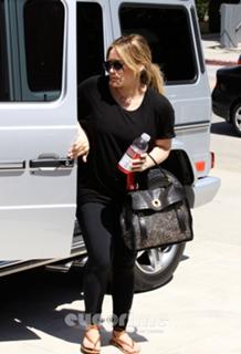 Hilary Duff's Feet (650552)
