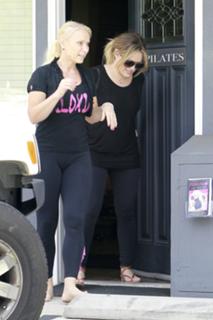 Hilary Duff's Feet (650553)