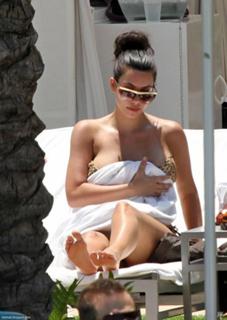 Kimberly Kardashian's Feet (657773)