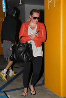 Hilary Duff's Feet (658759)