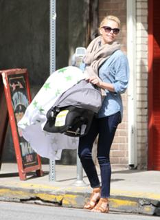 Charlize Theron's Feet (659402)
