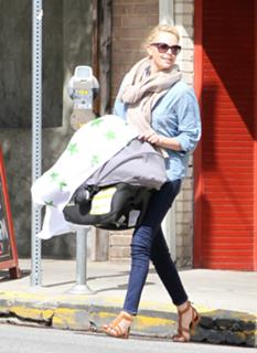 Charlize Theron's Feet (659403)