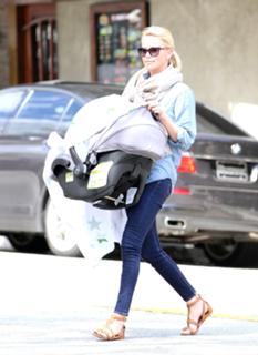 Charlize Theron's Feet (659404)